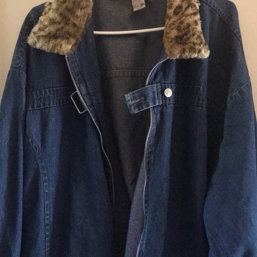 Denim jacket with leopard fur collar…no flaws..sz 30